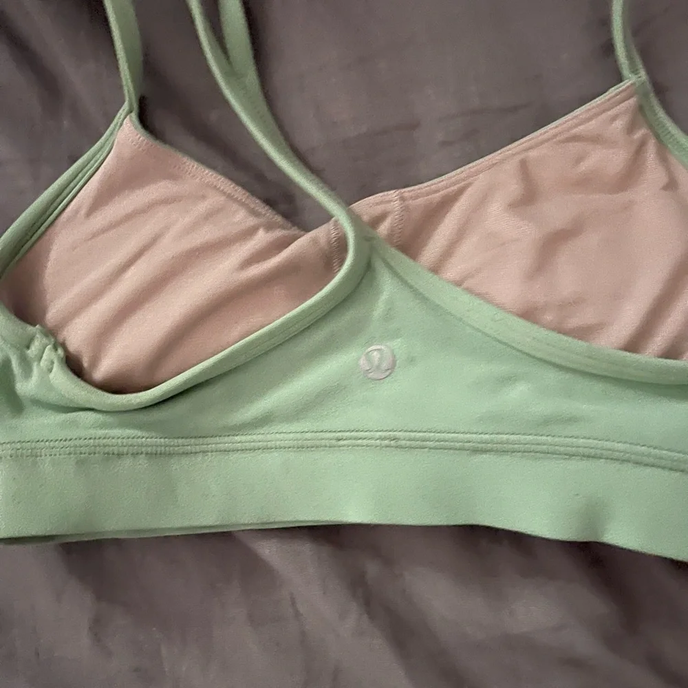 Lululemon sports bra light green